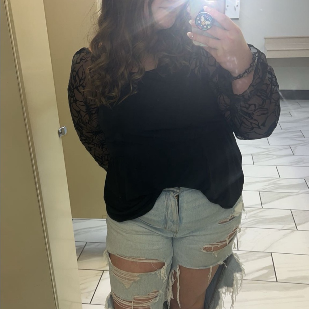 STATEMENT SLEEVE BABYDOLL TOP